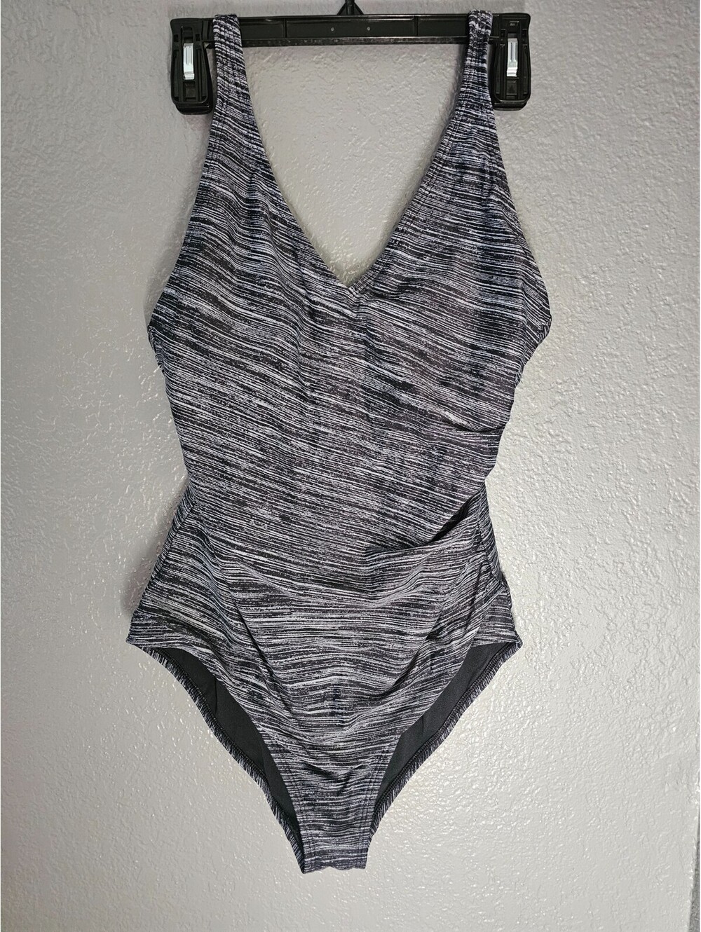Women's Speedo One Piece Swimsuit Size 14 Sleeveless Black & Gray lightly Padded